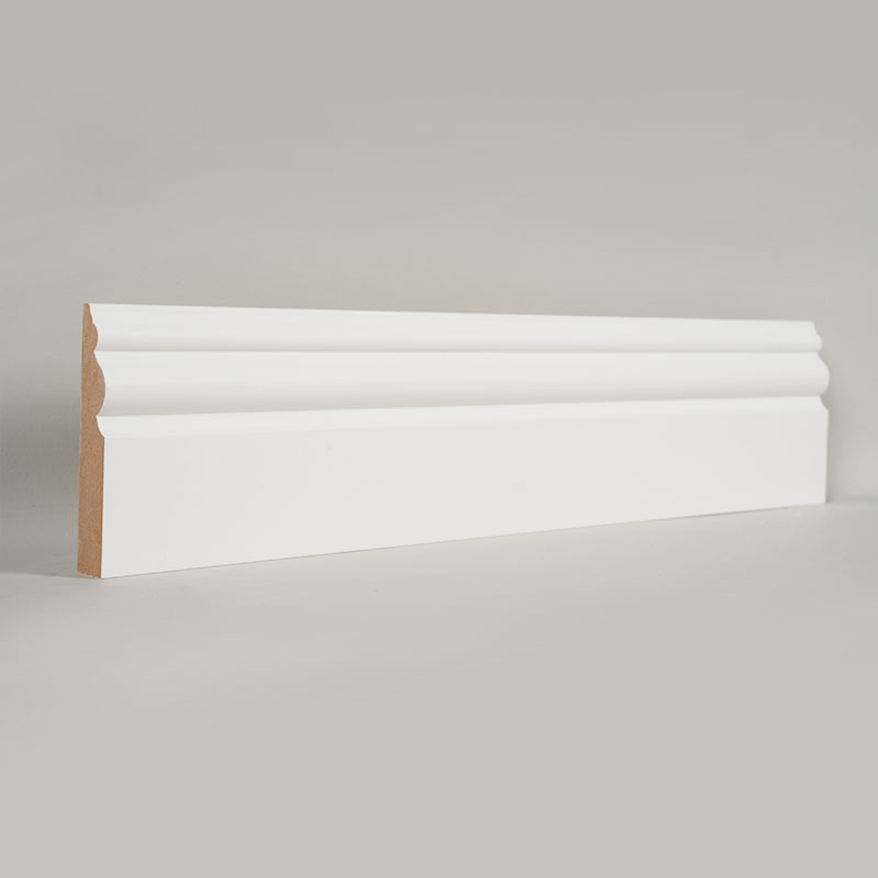 Plinthe en MDF (apprêt de remplissage et blanc perle) 3/5' x 3 7/16'