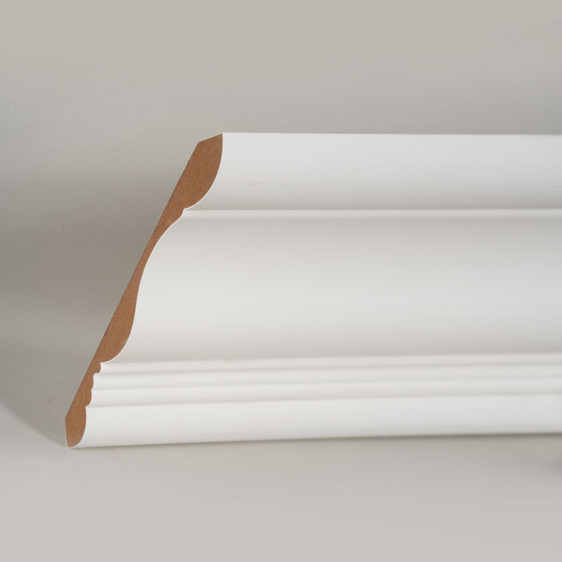 Moulure couronnée en MDF (apprêt de remplissage et blanc nacré) 3/5' x 6'
