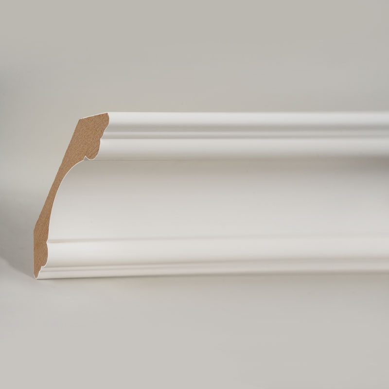 Moulure couronnée en MDF (apprêt de remplissage et blanc nacré) 3/4' x 3 3/8'