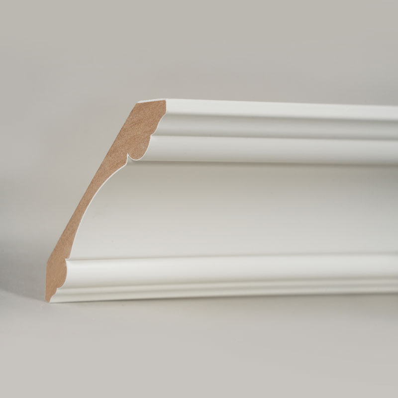 Moulure couronnée en MDF (apprêt de remplissage et blanc nacré) 3/4' x 4 3/4'