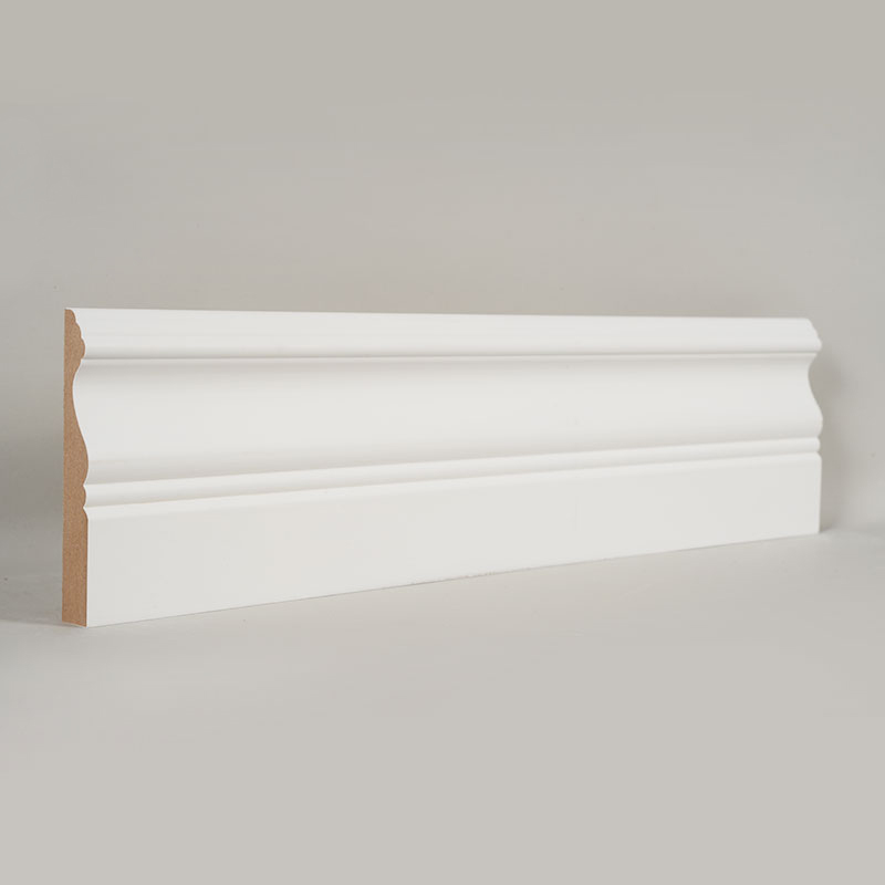 Plinthe en MDF (apprêt de remplissage et blanc nacré) 3/5' x 4'