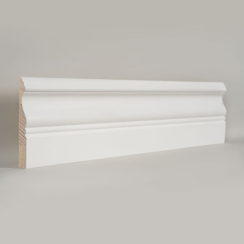 Plinthe en pin (apprêt de remplissage et blanc perle) 3/5' x 4'