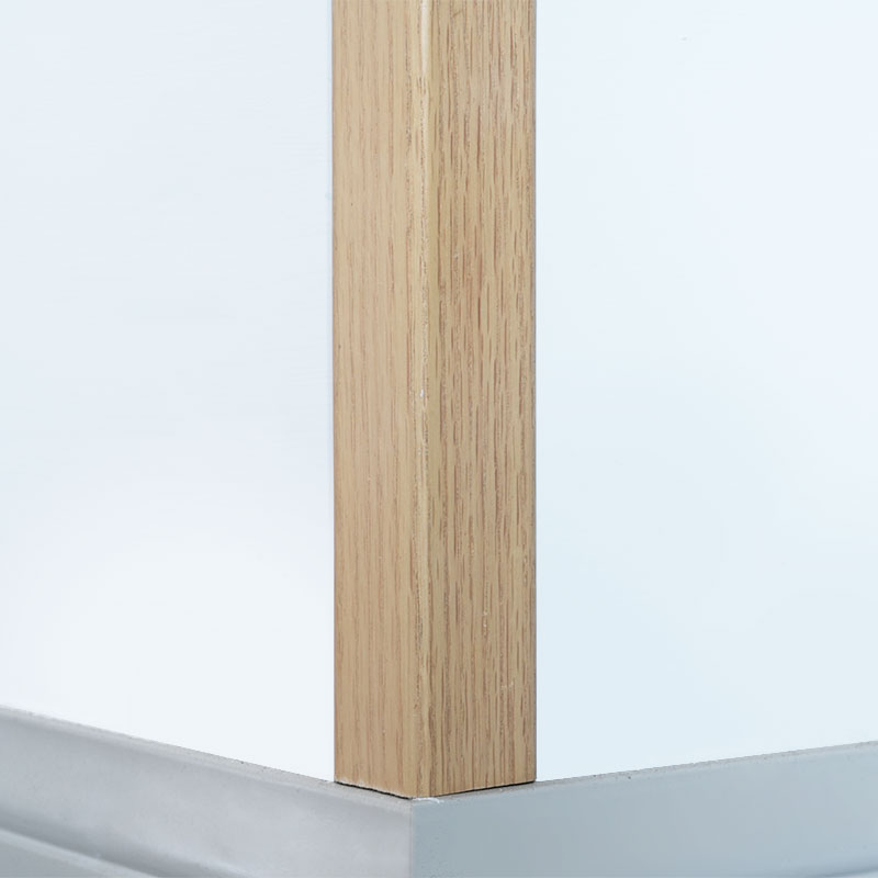 Bande de transition en bois massif à angle droit (90°) (enveloppée de placage de chêne rouge + peinture) - Couleur chêne 1 1/2' x 1 1/2'