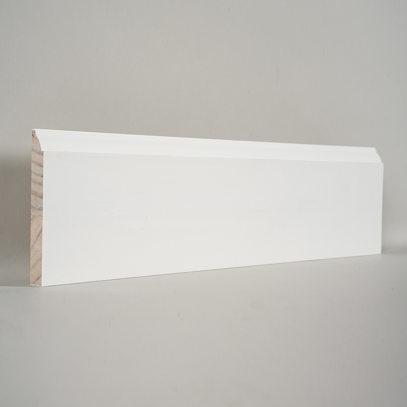 Plinthe en pin (apprêt de remplissage et blanc perle) 3/5' x 4 1/4'