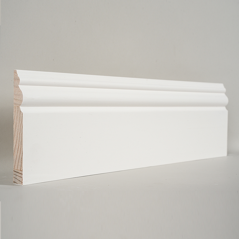 Plinthe en pin (apprêt enduit et blanc perle) 3/5' x 4 1/2'