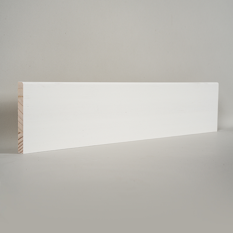 Plinthe en pin (apprêt de remplissage et blanc perle) 1/2' x 3 1/2'