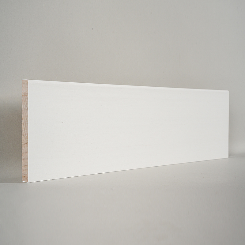Plinthe en pin (apprêt de remplissage et blanc perle) 1/2' x 4 1/2'