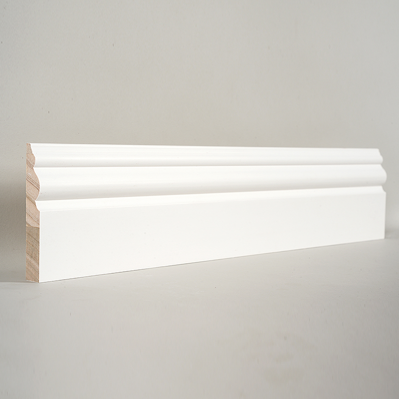 Plinthe en pin (avec apprêt et blanc perle) 3/5' x 3 7/16'