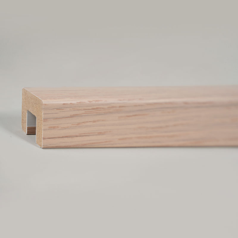 Rampes d'escalier en bois massif (enveloppées de PVC) - Couleur chêne 1 1/6' x 1 1/6'