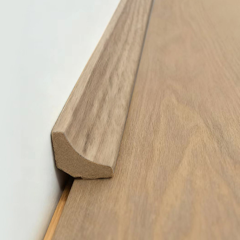 Moulure de coin intérieur en MDF/moulure Scotia (enveloppée de placage de chêne blanc + peinture) – Couleur chêne naturel 7/8' x 7/8'