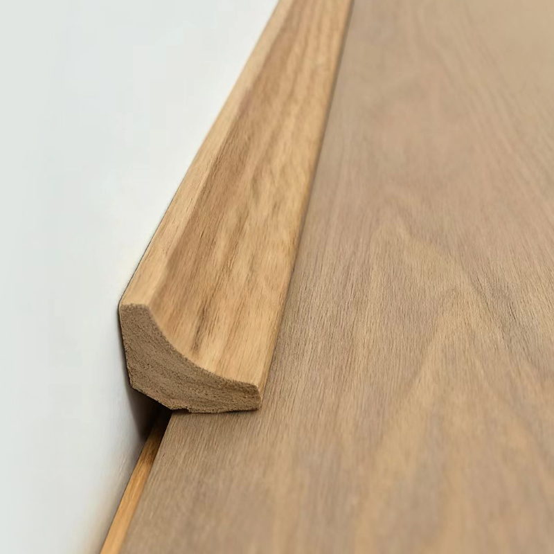Moulure de coin intérieur en bois massif/moulure Scotia (enveloppée de placage de chêne rouge + peinture) - Couleur chêne 7/8' x 7/8'