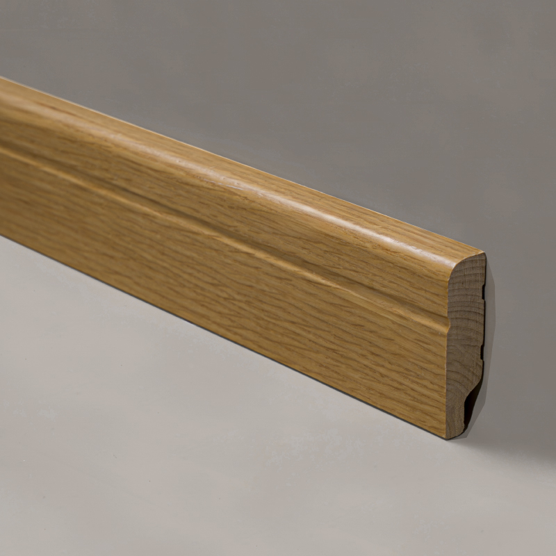 Plinthe en bois massif (enveloppée de placage de chêne blanc + peinture) – Couleur chêne naturel 1/2' x 2 3/8'
