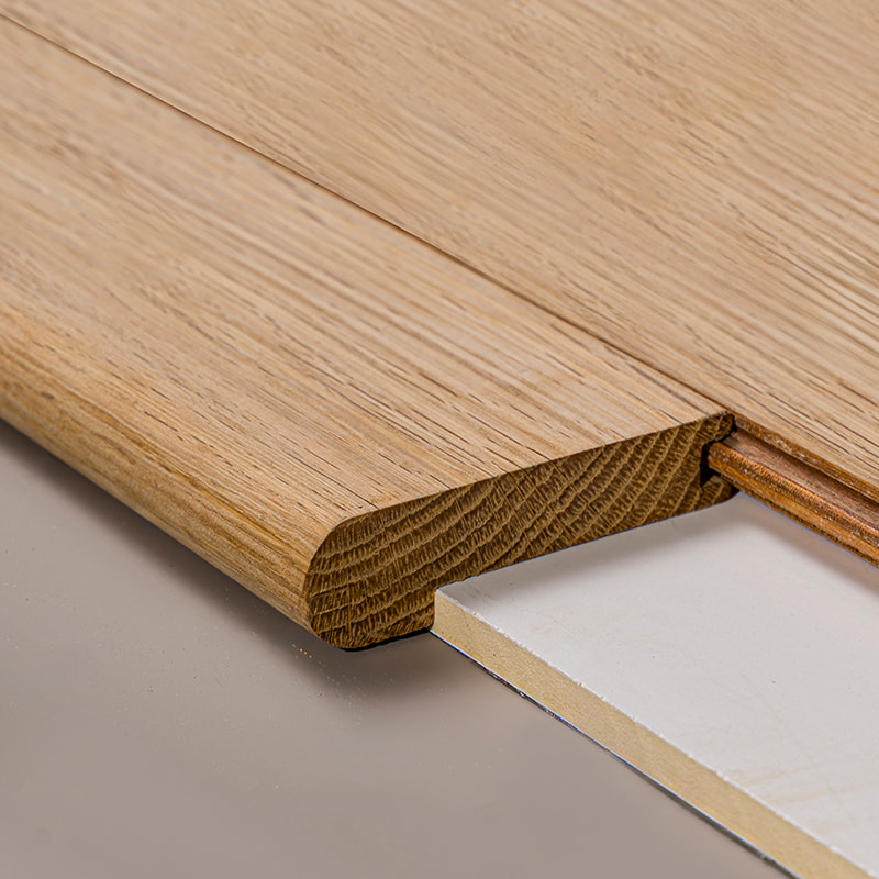 Nez de marche en rondins de chêne blanc (peinture non finie) – Chêne couleur naturelle – 3/5'x2 15/16'