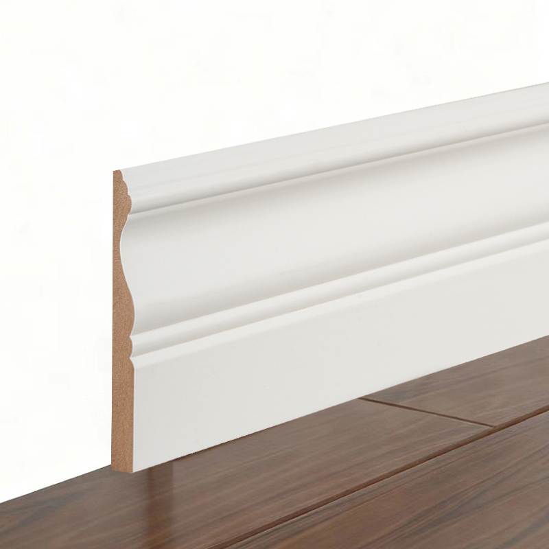 Plinthe en MDF (apprêt de remplissage et blanc nacré) 3/5' x 4'